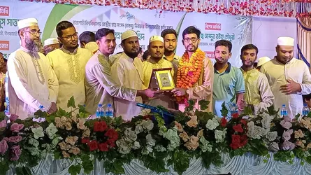 হিজাব পড়া বোনদের কটাক্ষ করে আর রাজনীতি চলবে না