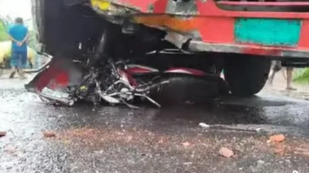নীলফামারীতে বাস-মোটরসাইকেলের মুখোমুখি সংঘর্ষে নিহত ২