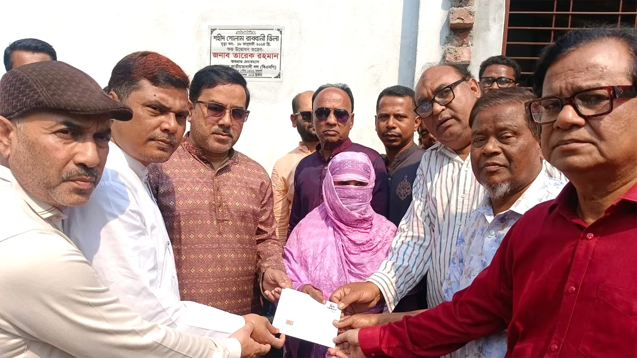 নীলফামারীতে নিহত যুবদল নেতার পরিবারকে ঈদ উপহার দিলেন তারেক রহমান