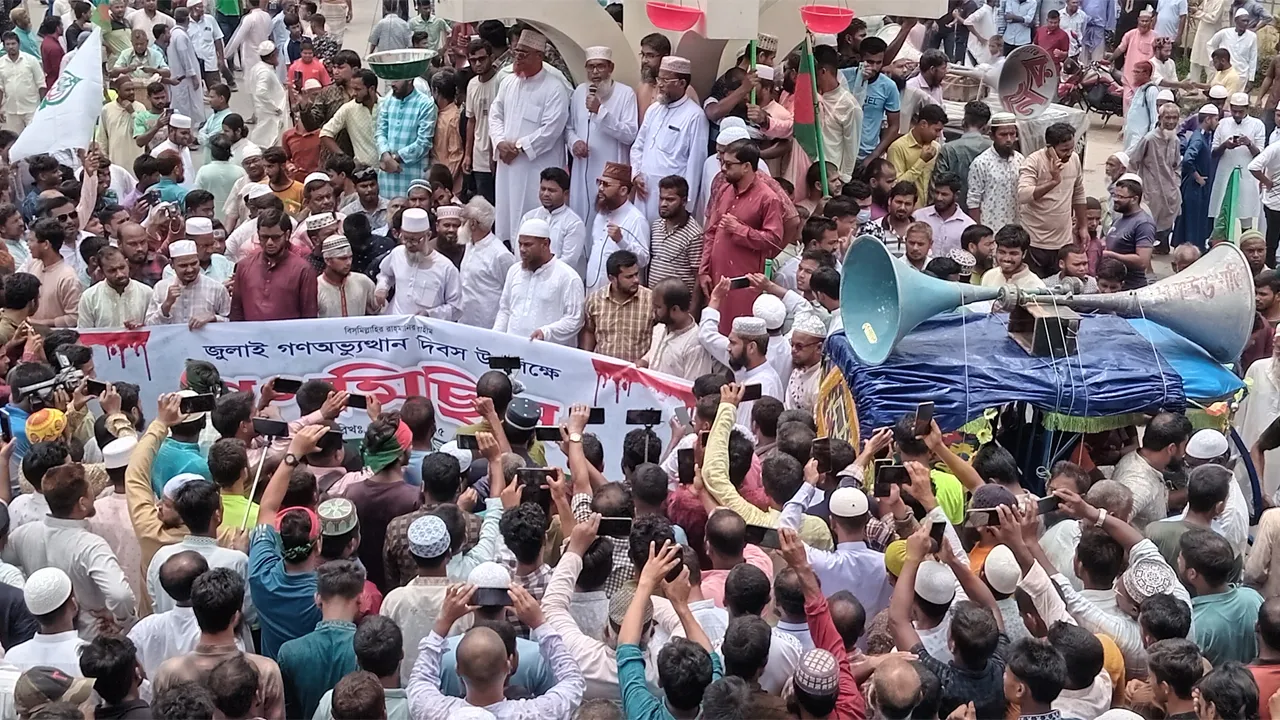 ‘যারা দেশ থেকে পালিয়ে যায়, তারা কখনো দেশপ্রেমিক হতে পারে না’