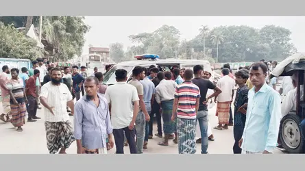 সৈয়দপুরে পেট্রোলের আগুনে বৃদ্ধের মৃত্যু, মামলা না নেয়ায় লাশ নিয়ে বিক্ষোভ