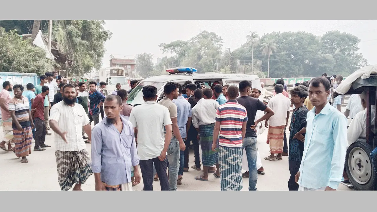 সৈয়দপুরে পেট্রোলের আগুনে বৃদ্ধের মৃত্যু, মামলা না নেয়ায় লাশ নিয়ে বিক্ষোভ