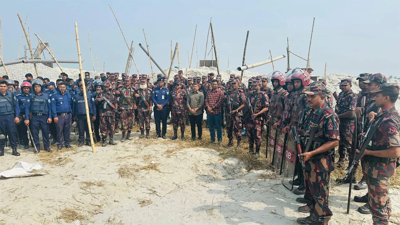 তিস্তায় অবৈধ বালু-পাথর সিন্ডিকেটে টাস্কফোর্সের সাঁড়াশি অভিযান