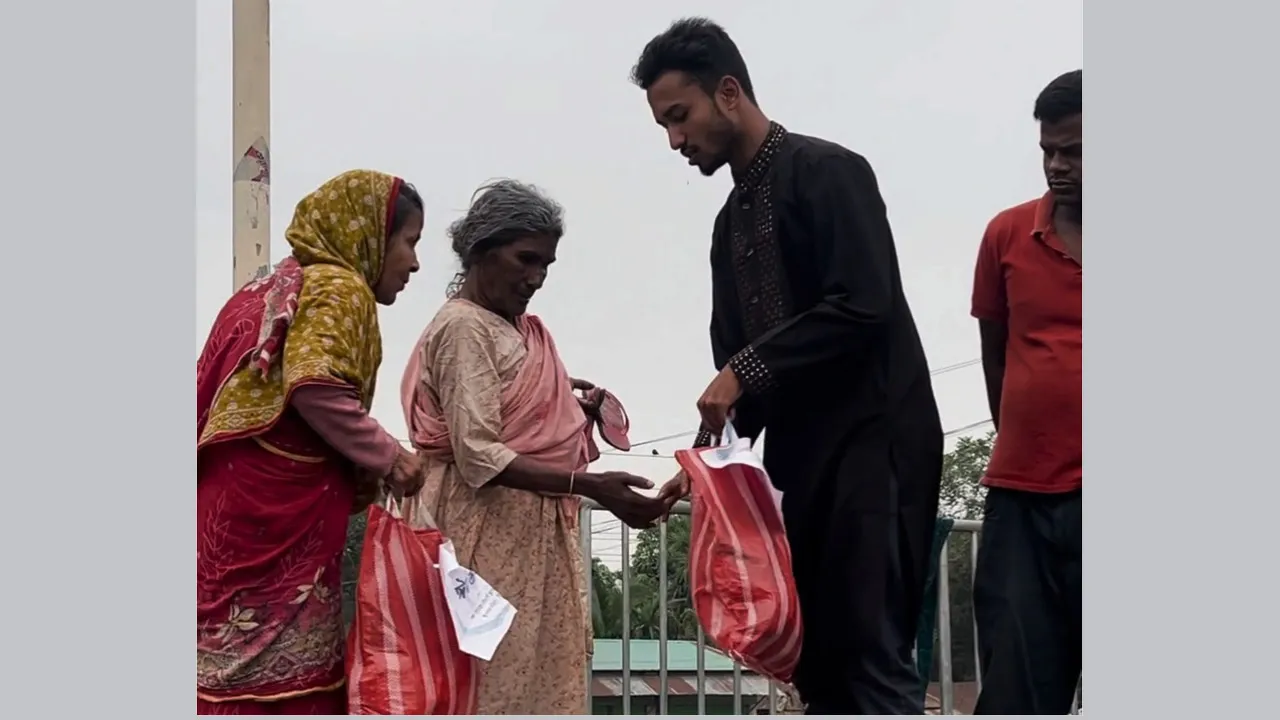 নীলফামারীতে ঈদ উপহার নিয়ে ছিন্নমূল মানুষের পাশে ওয়াইআরসি