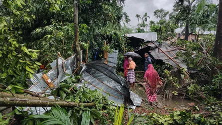 কিশোরগঞ্জে টর্নেডোর আঘাতে ৫ শ’ ঘড়বাড়ী বিধ্বস্ত, আহত ৩০