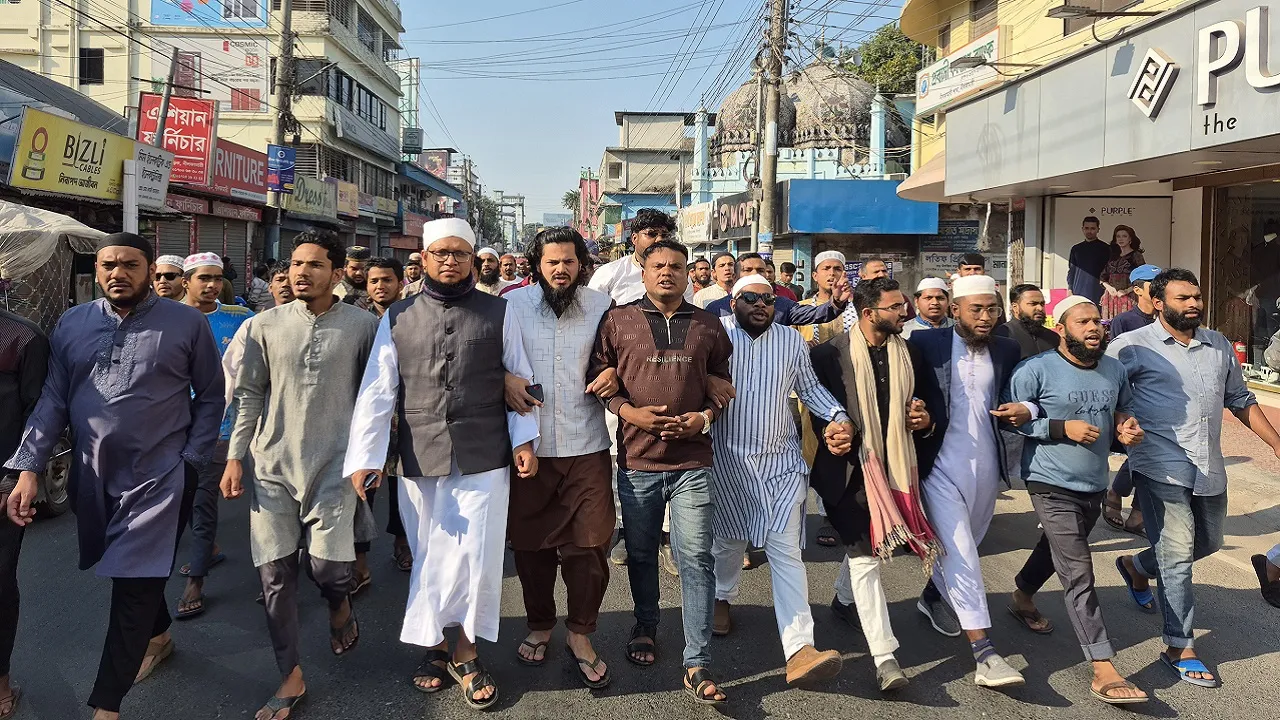 নীলফামারীতে হাদি হত্যাকারীদের বিচারের দাবিতে বিক্ষোভ
