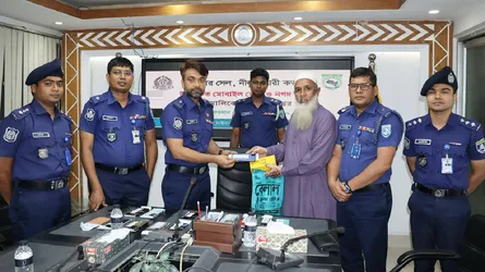 নীলফামারীতে সাইবার সেল গঠনের দেড় মাসেই হারানো ২০ মোবাইল উদ্ধার
