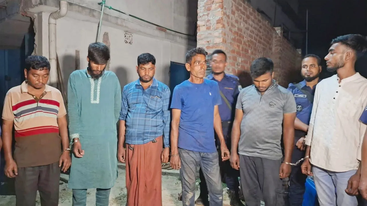 সৈয়দপুরে ৪০ হাজার লিটার জ্বালানি তেল উদ্ধার, আটক ৭