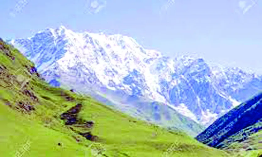 পাহাড়ের চূড়ায় বরফ জমে কেন