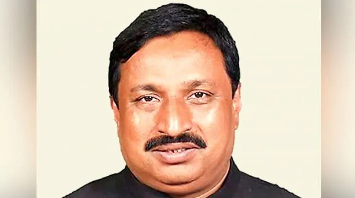 সাবেক এমপি নিজাম হাজারীসহ ১০ জনের দেশত্যাগে নিষেধাজ্ঞা