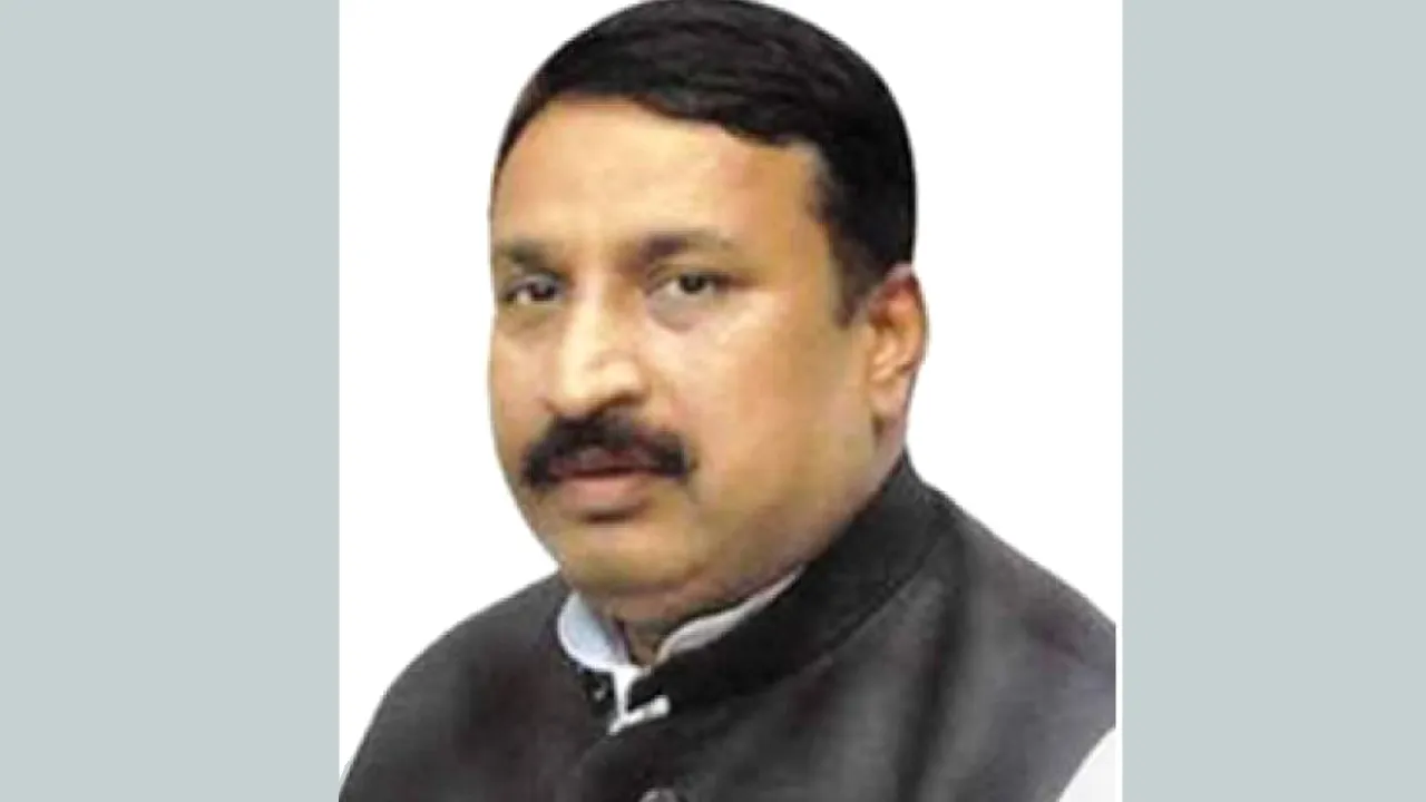 সাবেক এমপি নিজাম হাজারীর বিরুদ্ধে অস্ত্র মামলায় চার্জশিট জমা