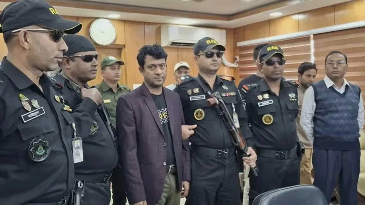 নোয়াখালীতে অর্থ আত্মসাতের অভিযোগে ব্যাংকের ব্যবস্থাপক গ্রেফতার