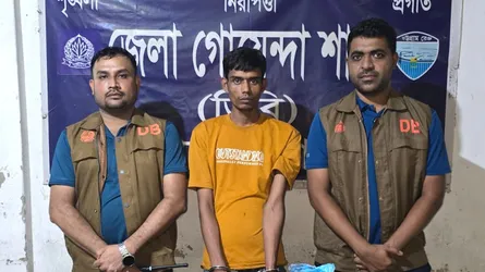 নোয়াখালীতে ১১ কেজি গাঁজাসহ মাদককারবারি গ্রেফতার
