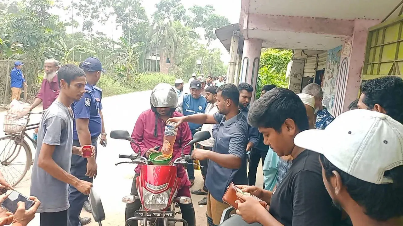 নোয়াখালীতে জব্দকৃত সাড়ে ৫ হাজার লিটার জ্বালানি খোলা বাজারে বিক্রি