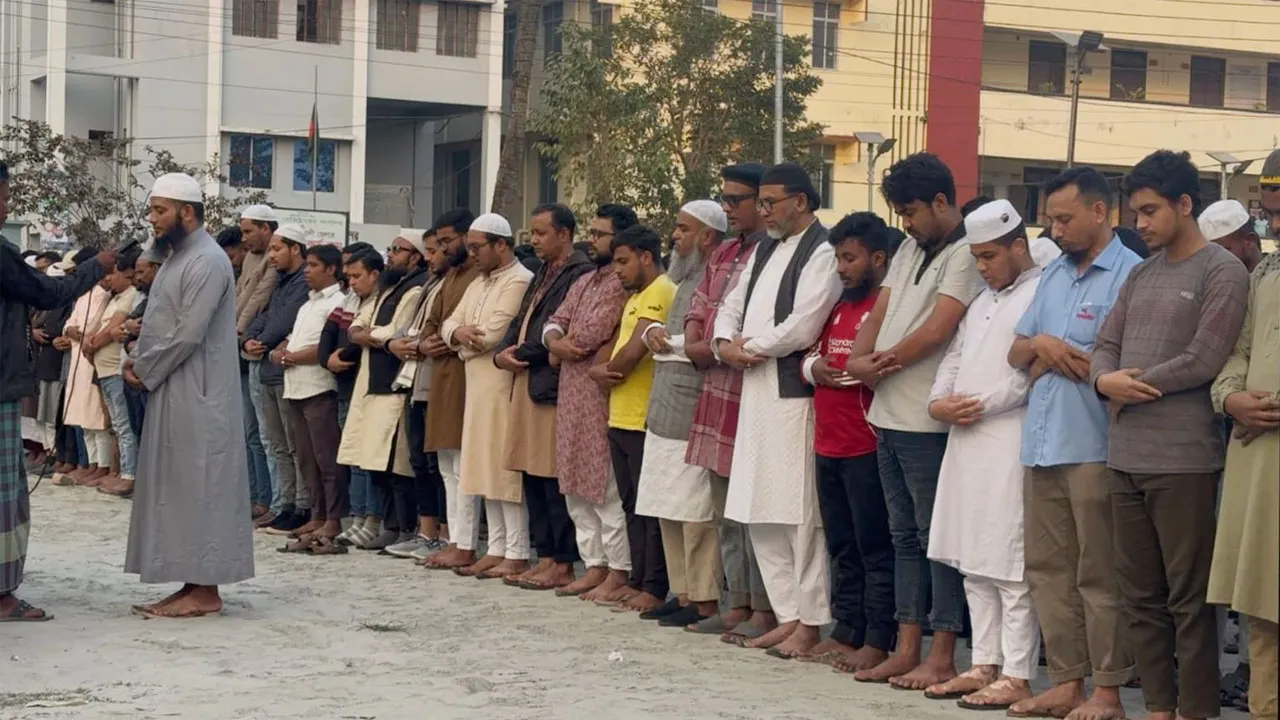 নোয়াখালীতে শহীদ ওসমান হাদির গায়েবানা জানাজা অনুষ্ঠিত