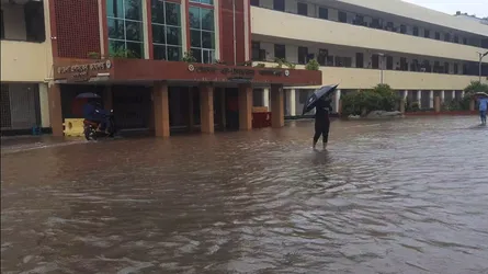নোয়াখালীতে ভারি বর্ষণে হাজার হাজার মানুষ পানিবন্দী