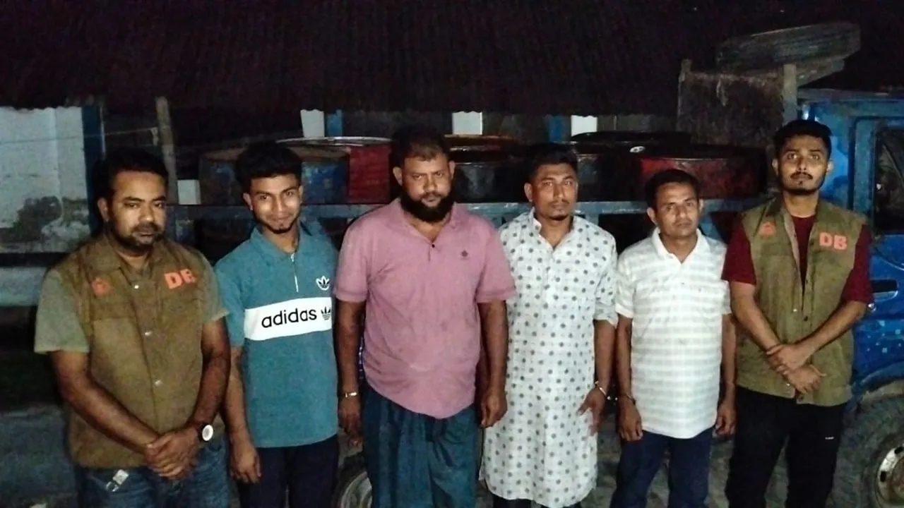 নোয়াখালীতে ১৪০০ লিটার ডিজেলসহ গ্রেফতার ৪