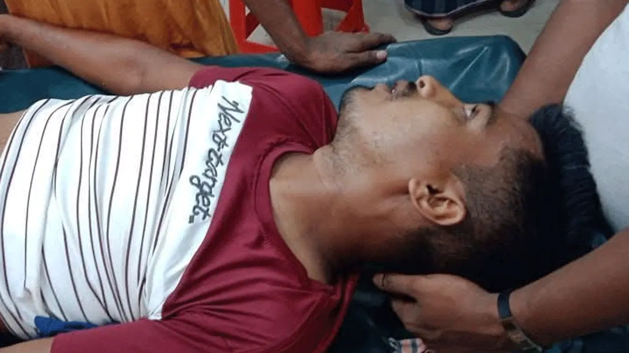 নোয়াখালীতে প্রকাশ্যে যুবককে গুলি