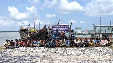 মেঘনায় নিষেধাজ্ঞা অমান্য করে মাছ ধরায় ৪৫ জেলে আটক