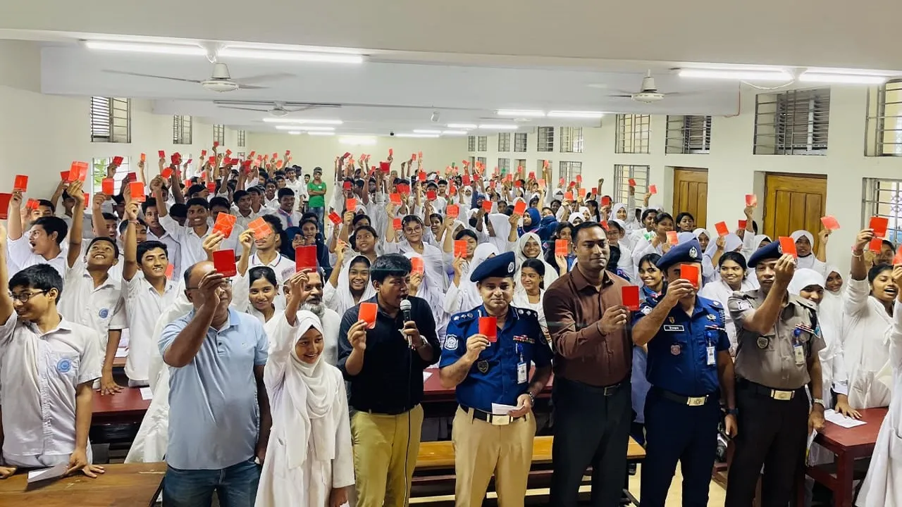 নোয়াখালীতে মাদক ও কিশোর অপরাধকে লাল কার্ড দেখিয়ে শিক্ষার্থীদের শপথ