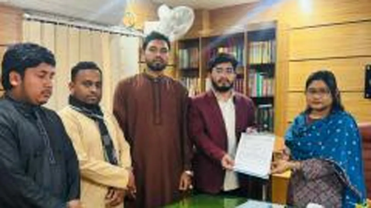 নোয়াখালীতে নারী হেনস্থার অভিযোগে ছাত্রশিবিরের স্মারকলিপি প্রদান