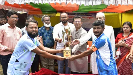 নোবিপ্রবিতে আন্ত:বিভাগ ফুটবল প্রতিযোগিতার ট্রফি উন্মোচন
