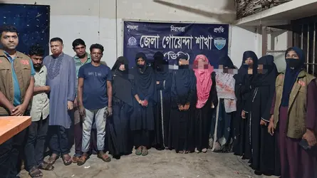 নোয়াখালীতে আবাসিক হোটেলে ডিবির অভিযান গ্রেফতার ১২