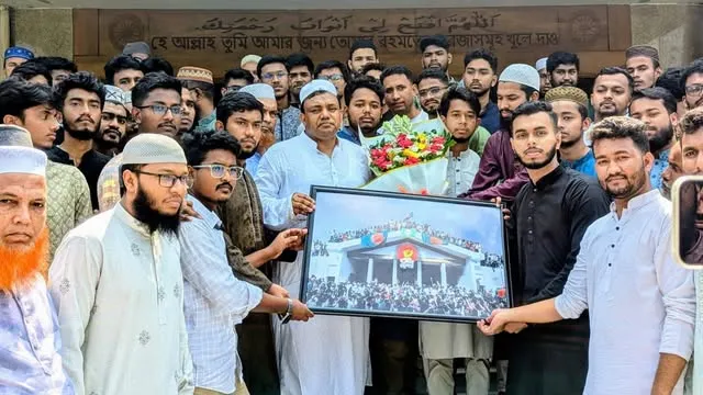 আবেগঘন পরিবেশে ক্যাম্পাস ত্যাগ নোবিপ্রবির ভিসির