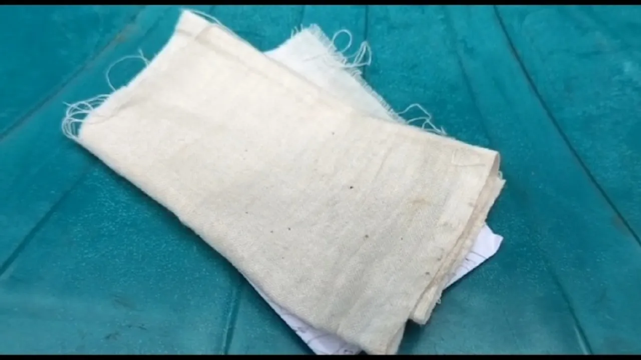 ‘সময় থাকতে ভাল হয়ে যা’, দরজার সামনে কাফনের কাপড় ও চিরকুট!