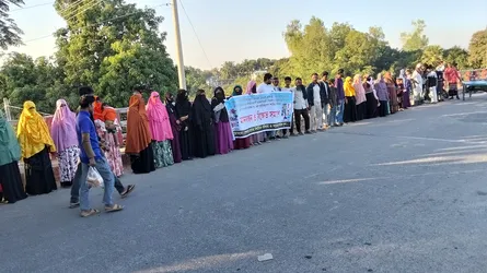 নলডাঙ্গায় পারমানবিক বিদ্যুৎ কেন্দ্রের কর্মকর্তার পরিবারের ওপর হামলার বিচারের দাবিতে মানববন্ধন