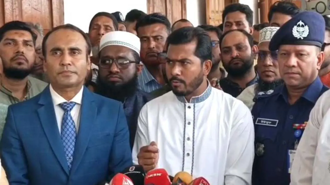 ইরানে প্রবাসী বাংলাদেশীদের সামরিক স্থাপনা এড়িয়ে চলার পরামর্শ শ্রম প্রতিমন্ত্রীর