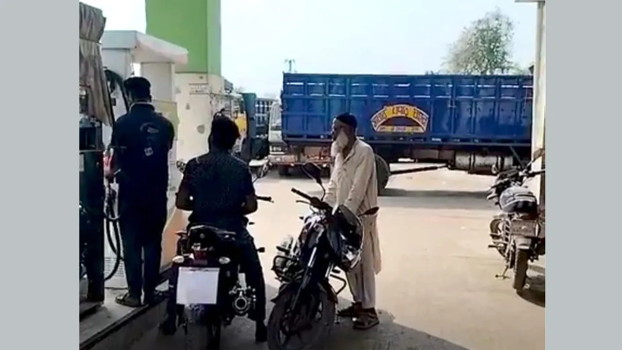 নড়াইলে জ্বালানি তেলের কৃত্রিম সঙ্কট, নেই নজরদারি