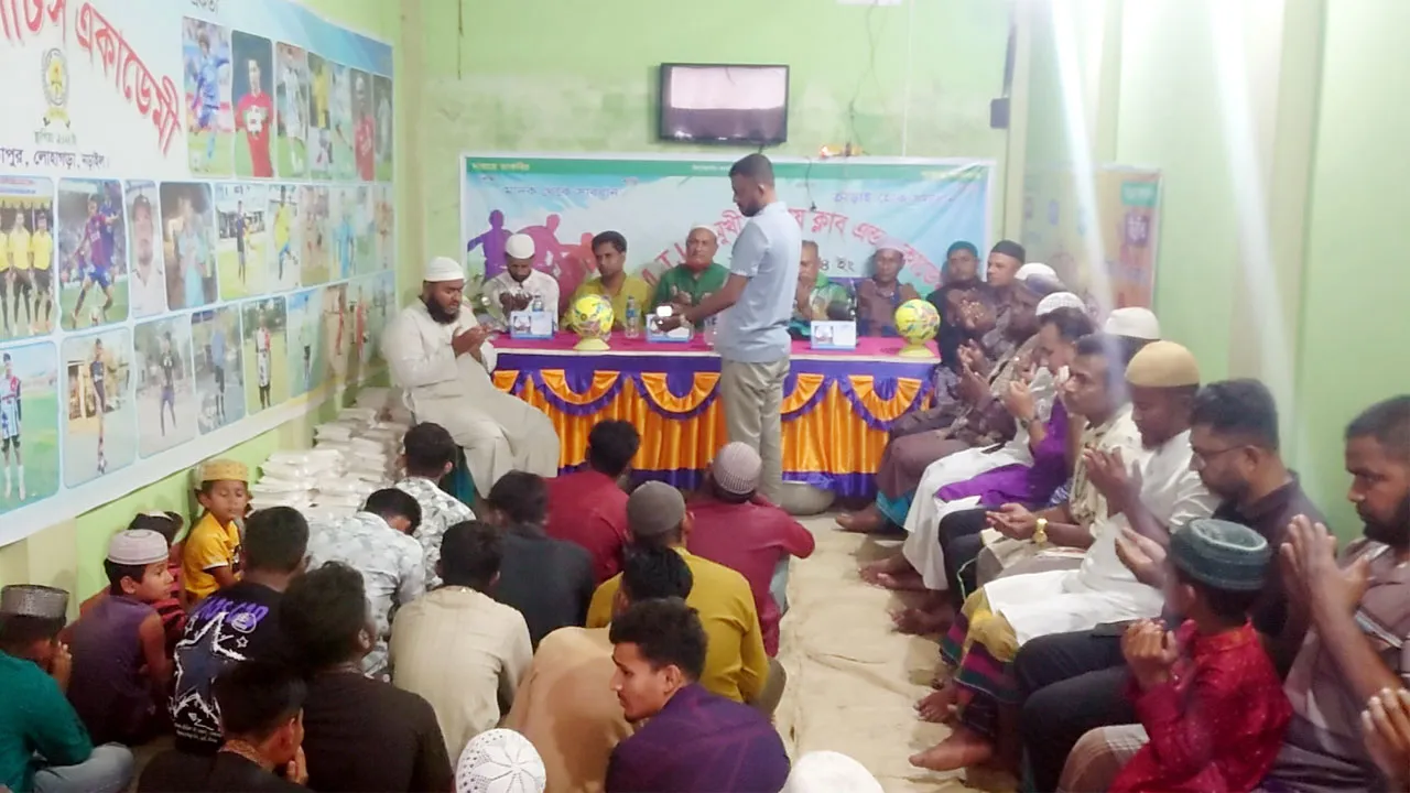 নড়াইলে ৪০০ জনের মাঝে ইফতার বিতরণ