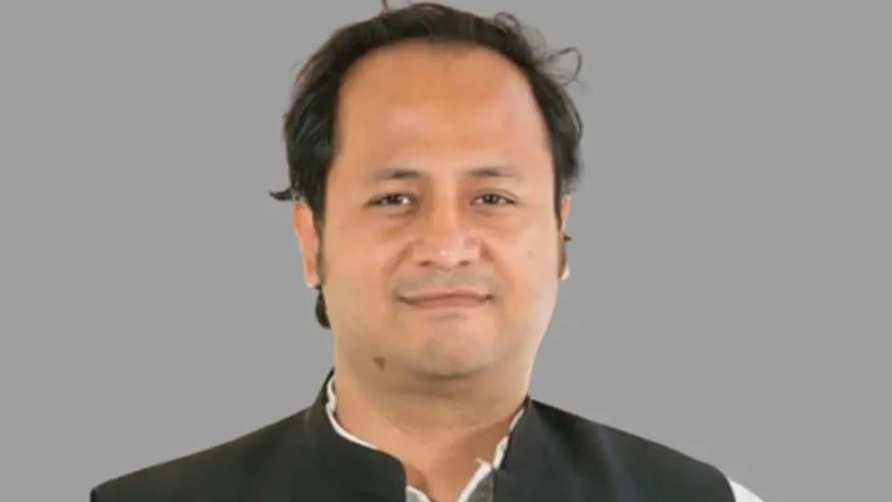 সাবেক শিক্ষামন্ত্রী নওফেলসহ ১৫ জনের বিরুদ্ধে গ্রেফতারি পরোয়ানা