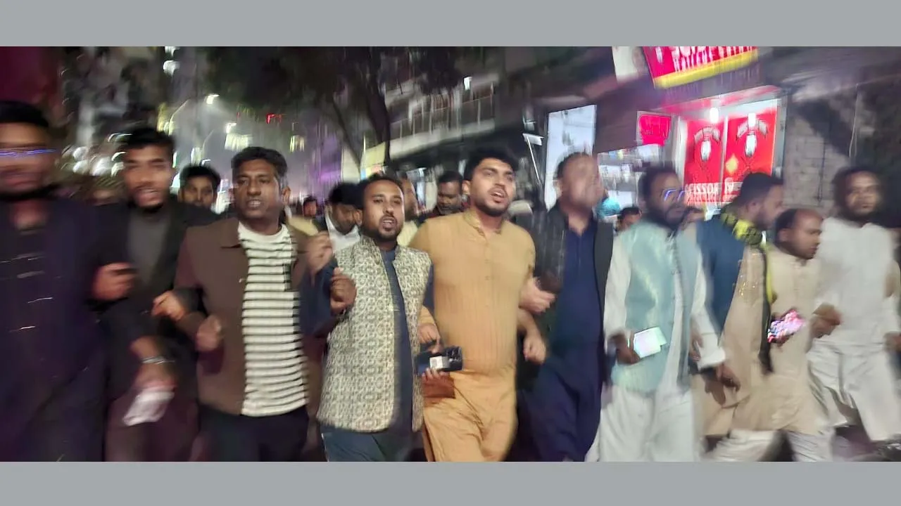 হাদির ওপর হামলার প্রতিবাদে গণঅধিকার পরিষদের বিক্ষোভ