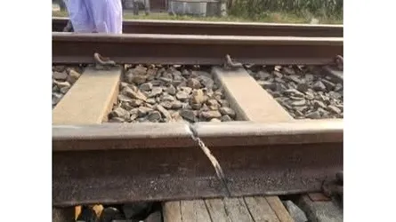 নলডাঙ্গায় রেললাইনে ফাটল, ট্রেন চলাচলে বিঘ্ন