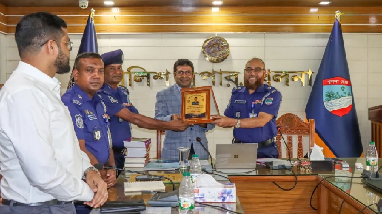 খুলনা জেলার শ্রেষ্ঠ ওসি নির্বাচিত হলেন কয়রার জি এম ইমদাদুল হক