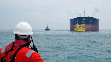 ইরাকের বন্দরে তেলবাহী ট্যাংকার পৌঁছেছে : কর্মকর্তা