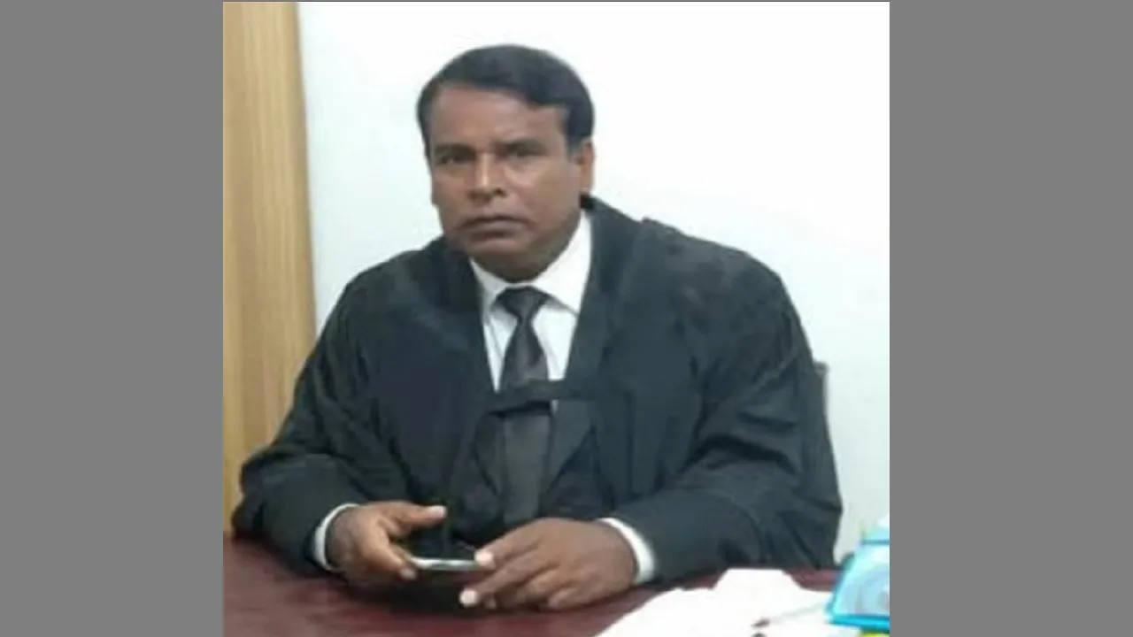 ভারতে পালনোর সময় চাঁপাইগঞ্জ সীমান্তে নেত্রকোনার আওয়ামী লীগ নেতা গ্রেফতার