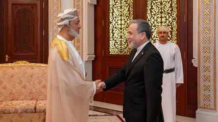 হরমুজ সঙ্কট :  ইরানের পররাষ্ট্রমান্ত্রীর ওমান সফরে শান্তির নতুন সমীকরণ