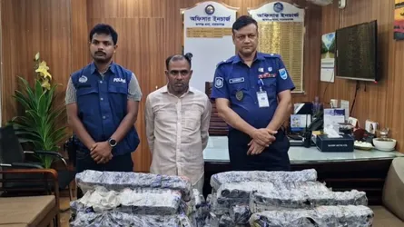 রূপগঞ্জে বিপুল পরিমাণ নেশাজাতীয় স্ক্যাপ সিরাপসহ গ্রেফতার ১