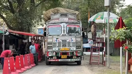 তিন মাস পর হিলি স্থলবন্দর দিয়ে আবারো পেঁয়াজ আমদানি শুরু