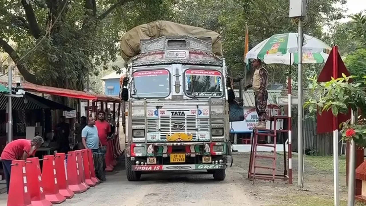 তিন মাস পর হিলি স্থলবন্দর দিয়ে আবারো পেঁয়াজ আমদানি শুরু
