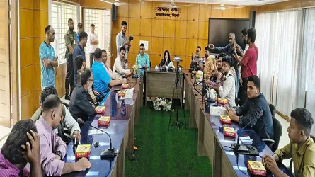 অফিস চলাকালীন ইউএনও’র সংবাদ সম্মেলন, সেবাগ্রহীতাদের দুর্ভোগ