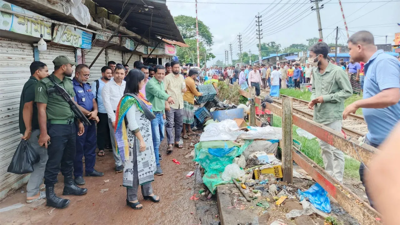 মিরসরাইয়ে শতাধিক অবৈধ স্থাপনা উচ্ছেদ