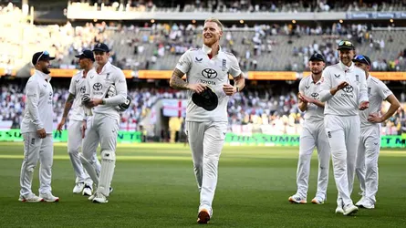 জমে উঠেছে পার্থ টেস্ট, লিড নিয়েছে ইংল্যান্ড