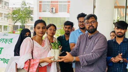 পাবিপ্রবিতে প্লাস্টিকের বিনিময়ে মিলছে গাছের চারা