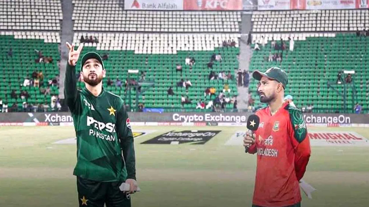 পাকিস্তানের বিপক্ষে ফিল্ডিংয়ে বাংলাদেশ, দলে ফিরলেন মিরাজ