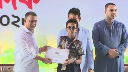 প্রধানমন্ত্রীর হাত থেকে প্রাথমিক শিক্ষা পদক পেল রাণীনগরের রাফি