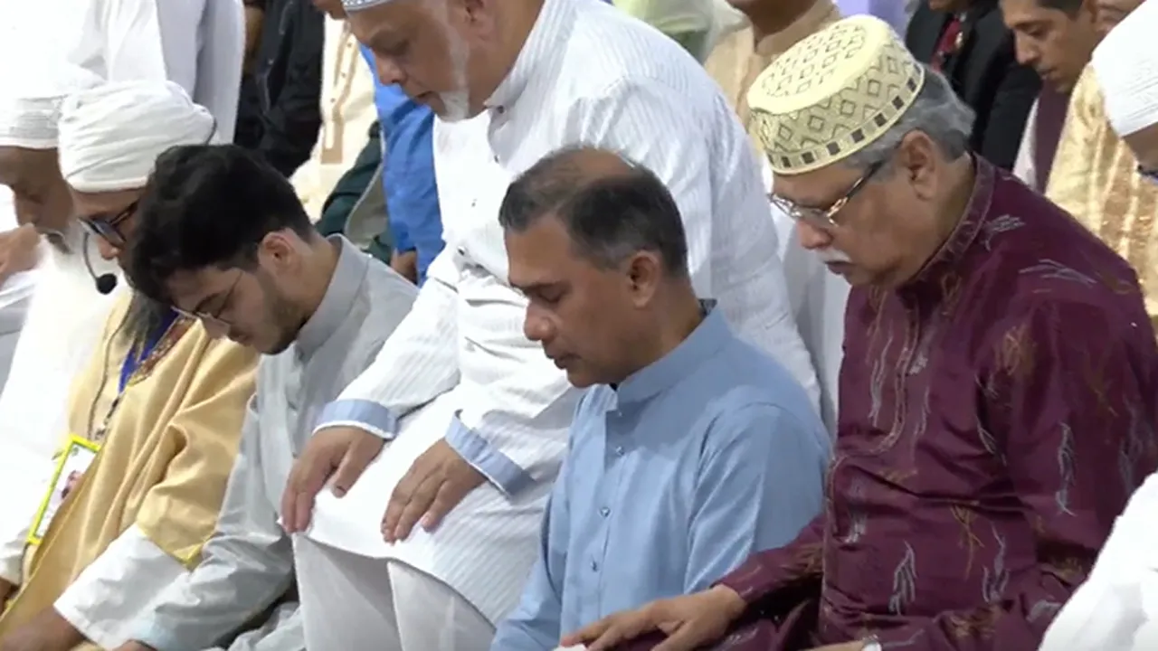 জাতীয় ঈদগাহে  ৩৫ বছর পর কোনো প্রধানমন্ত্রীর নামাজ আদায়